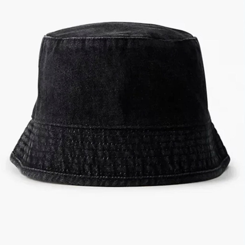 BNWOT Babaton Stylish Dark Washed Denim Bucket Hat